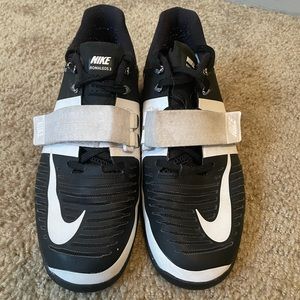 Nike Women’s romaleos 3 size 8